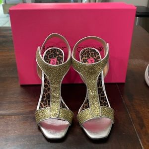 Brand New Betsey Johnson Heels size 6